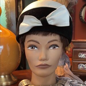 Elegant Vintage Black and White Bow Hat